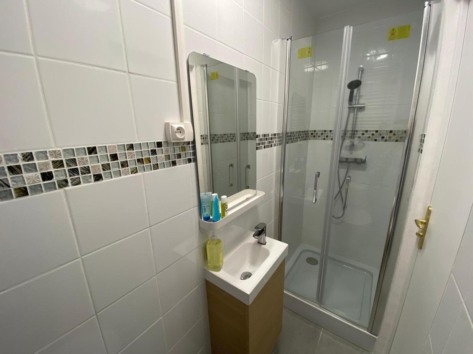 Chambre Tout Confort Hotel Limay Exterior photo